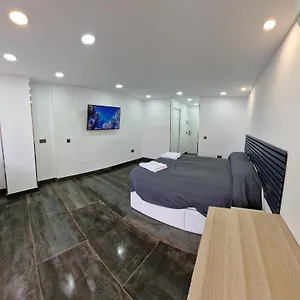 Estudio Recien Reformado En 1 Linea Playa Torremolinos